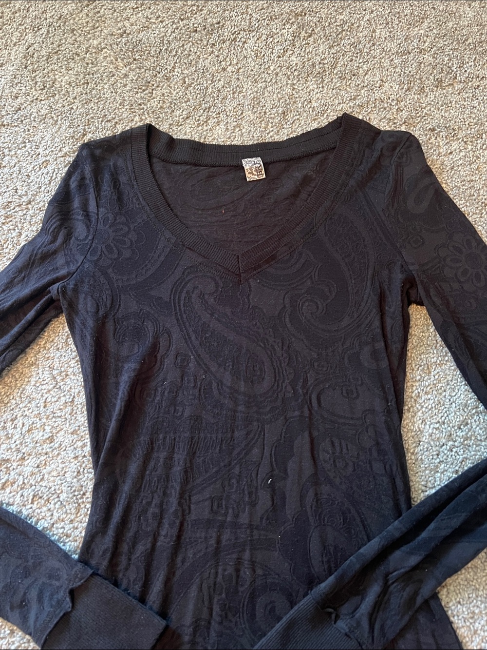 BKE Black Long-Sleeve V-Neck Paisley Texture Top - Picture 2 of 3